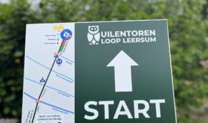 Organisatie Uilentorenloop Leersum doneert bedrag voor herstel Wolvengat